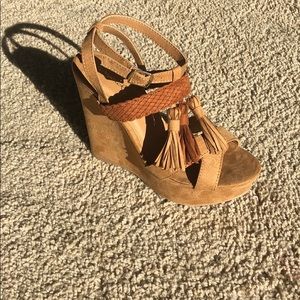 Qupid camel suede Clemence wedges